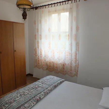 Alzi Apartment