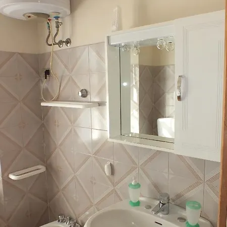 Alzi Apartment *