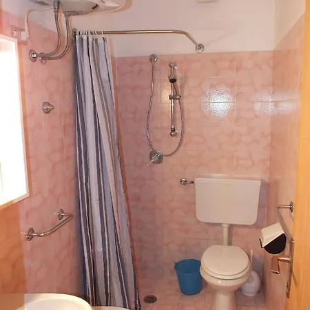 Alzi Apartment *