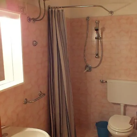 Alzi Apartment *